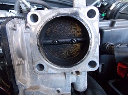 chistka-drosselnoy-zaslonki