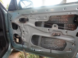 izoliruyem-avtomobil-ot-lishnego-shuma